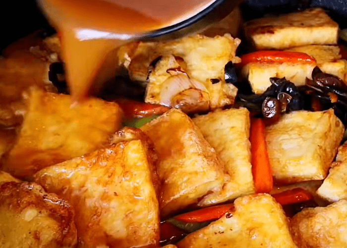 家常美食新尝试，鱼香鸡丁豆腐的味蕾探险之旅