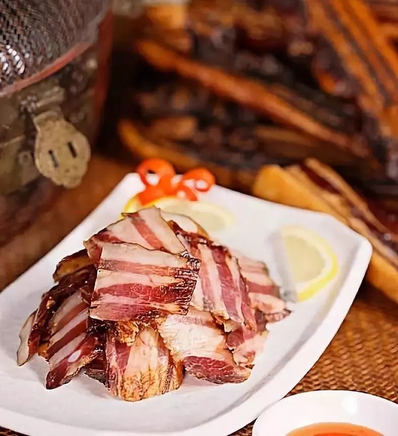 探寻汉中美食，西乡的独特魅力——西乡腊肉的制作与享用