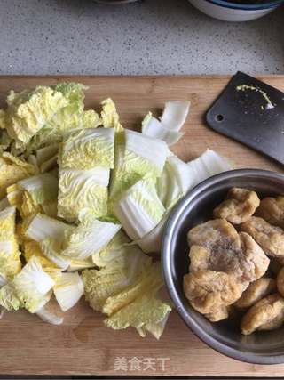 家常美食的魅力，白菜豆腐炖肉，滋养身心的一道佳肴