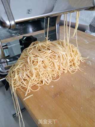 豆芽肉丝鸡蛋面做法