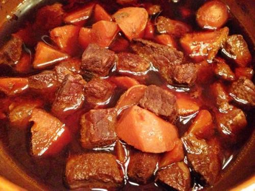 胡萝卜炖肉，家常美食中的营养宝藏