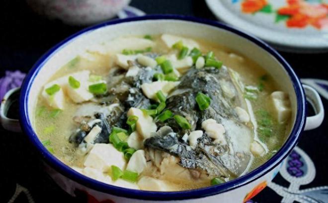 豆腐果炖鱼汤，鲜美滋补，家常美味新体验