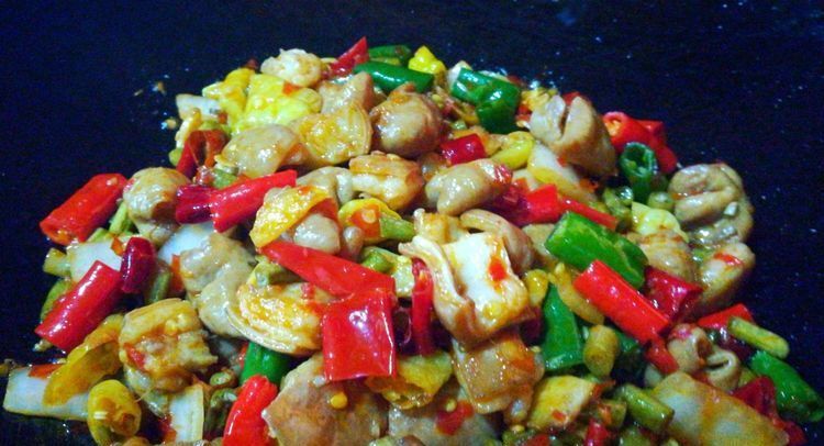 家常美食的魅力，香辣大肠的制作与美味解码
