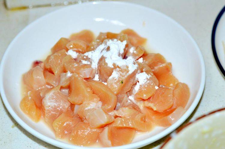 鲜美融合，新鲜豆腐炖鸡肉的家常做法与营养解析