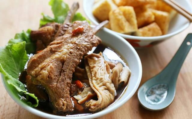 乌鸡豆腐炒香菜，滋补养生美食新体验
