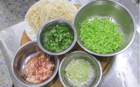 豆腐泡酿肉末，家常美食的魅力与做法解析