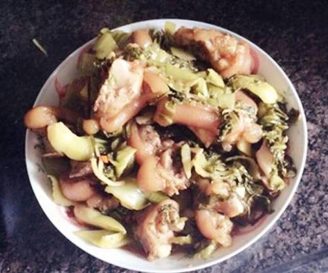 醇香滋补的水豆腐煲猪脚，家常美食的温暖时光
