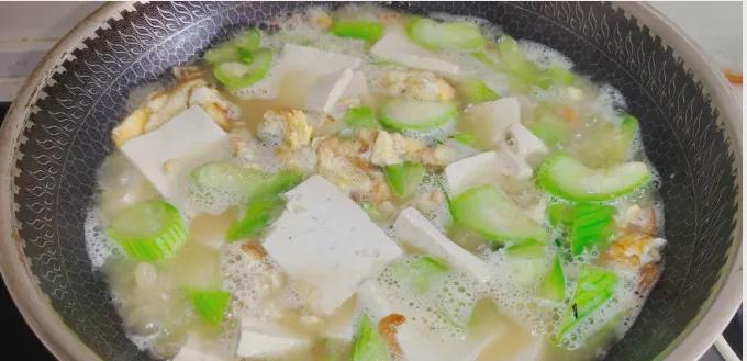 黄古炖豆腐，滋养身心的一道家常美味