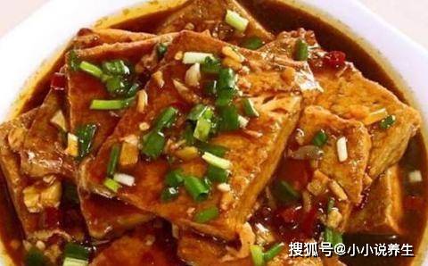 大蒜豆腐红烧鱼块，家常美食的绝妙搭配与烹饪技巧