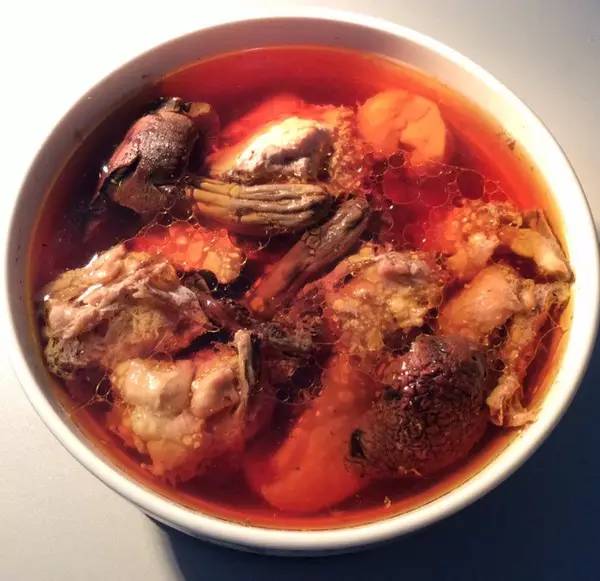 红菇炖豆腐酒席的做法