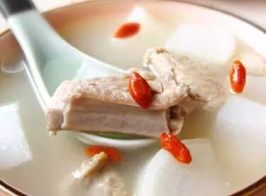家常美食新滋味，蒜蓉米豆腐的制作与功效解析