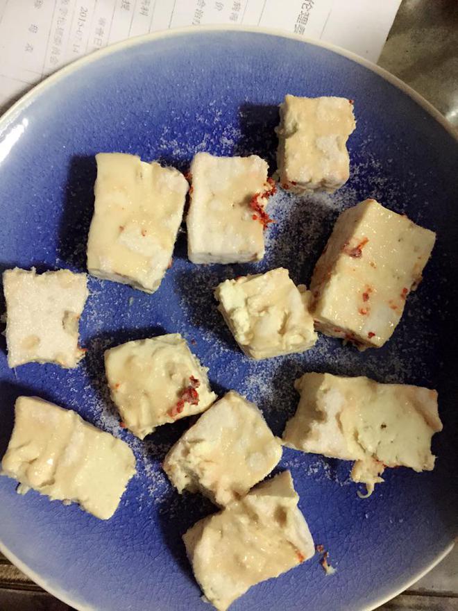 家常煎豆腐乳，香气四溢的传统美食制作指南