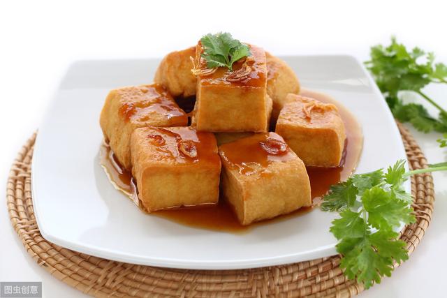 家常煎豆腐乳，香气四溢的传统美食制作指南