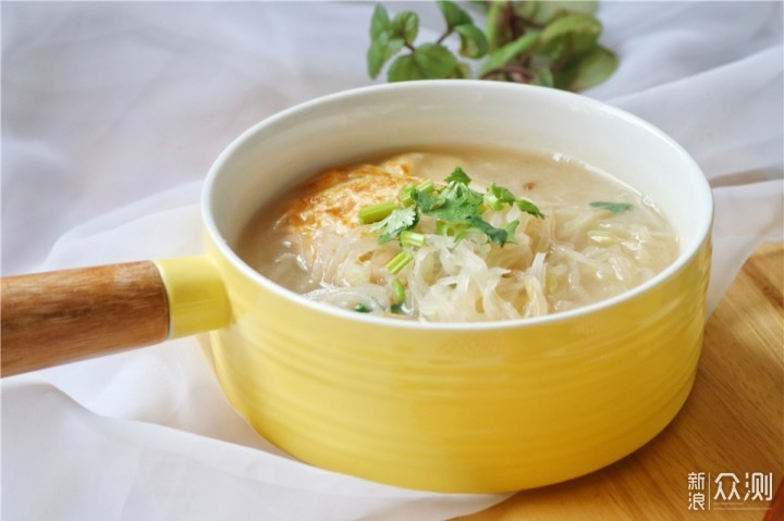 酸辣豆腐年糕汤，温暖身心的一碗好汤
