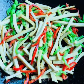 青红椒豆腐圆子的做法