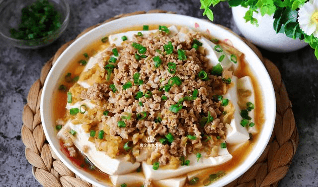 家常美味，肉末蒸豆腐的详细制作与营养解析