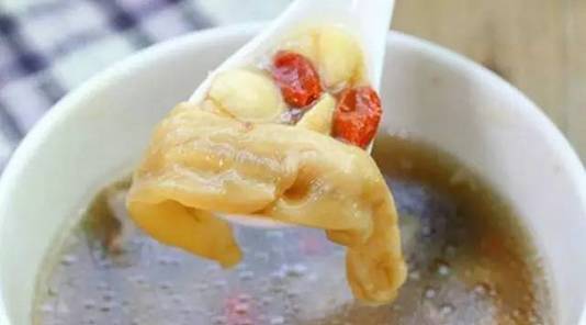 滋补鱼胶煲汤的做法
