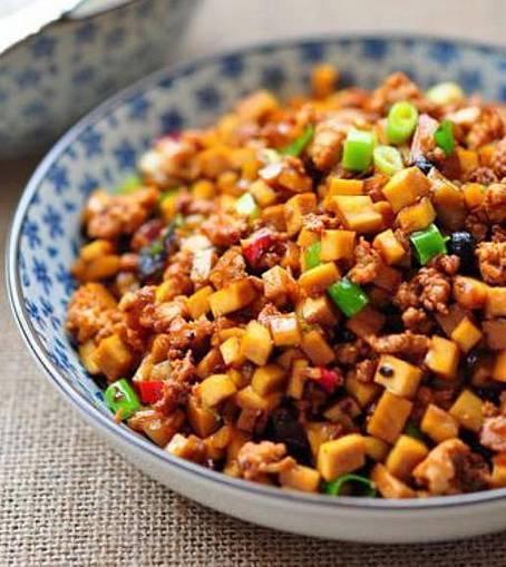 家常美味，后腿肉烧豆腐的独到魅力