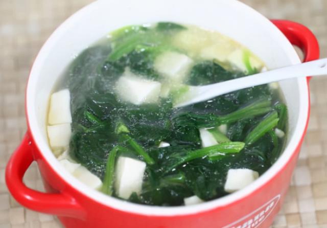 豆腐菠菜肥牛汤，暖身养颜的美食佳品