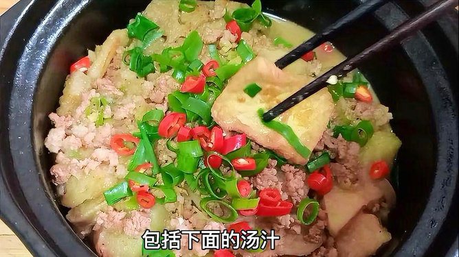 鱿鱼豆腐煲砂锅，鲜美滋补的家常美食