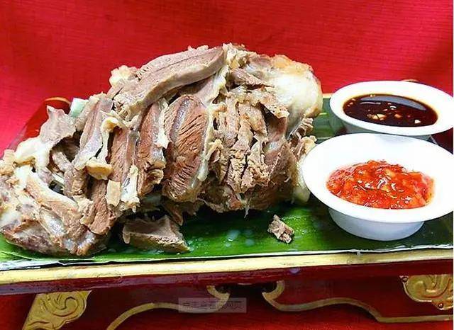 大骨炖煮臭豆腐，独特风味，滋补养生一锅端
