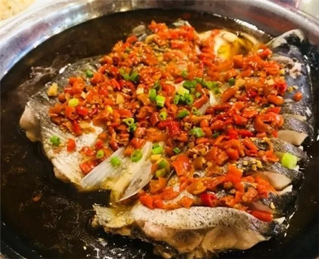 水煮剁椒鱼头，鲜美滋味，唤醒你的味蕾