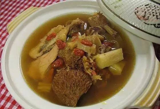客家炖鸡，传统风味与现代营养的完美融合