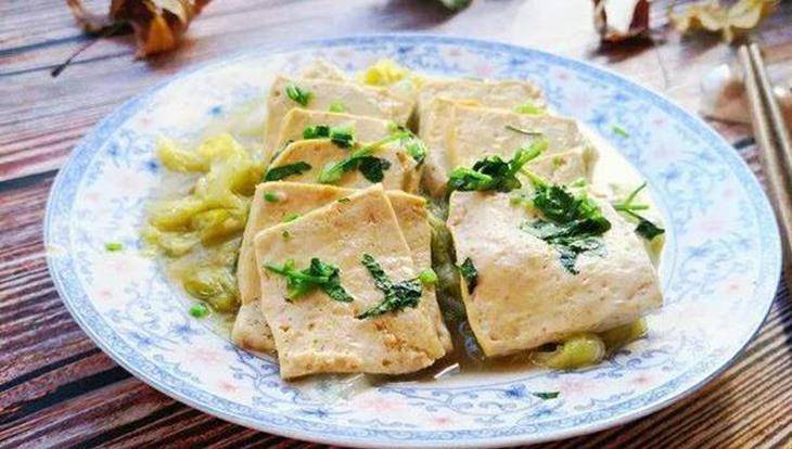 蒜叶炖豆腐，家常美食中的营养佳品