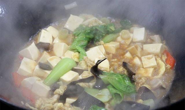 鲜盐豆炖豆腐，家常美味，营养满分