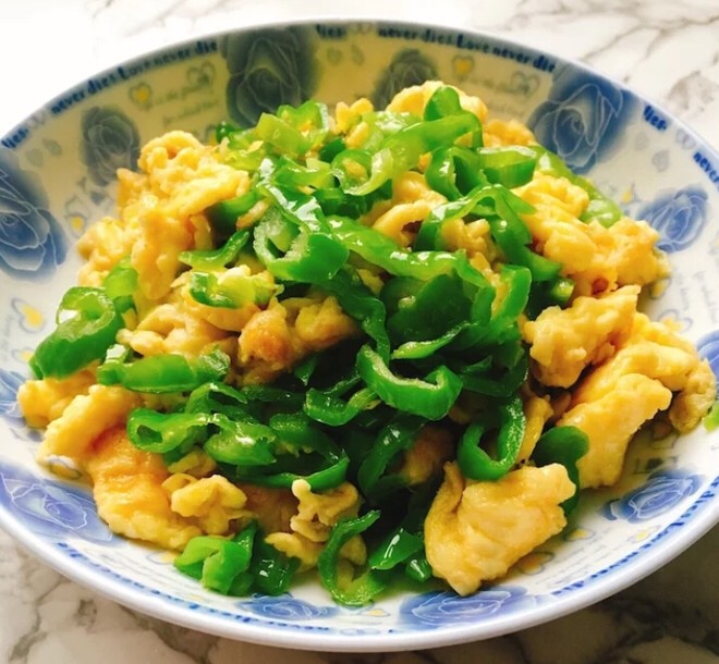 家常辣椒炒鸡蛋，美味快手家常菜，营养又下饭