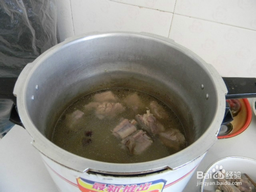 西红柿酱炒排骨的做法