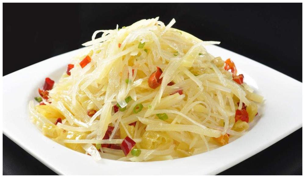 青椒土豆丝盖浇面，家常美味，营养均衡的简便佳肴