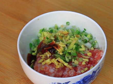 潮汕美食探秘，肉沫豆腐馅的醇香诱惑