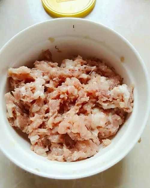 广东卤豆腐结的魅力，家常美食的制作与享用