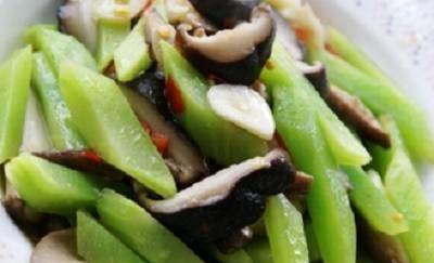 家常美味，腊肉炒莴笋卤豆腐，香气四溢的养生佳肴