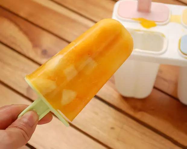 杏仁豆腐冰棍，清凉消暑的夏日甜品制作指南
