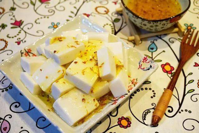 杏仁豆腐冰棍，清凉消暑的夏日甜品制作指南