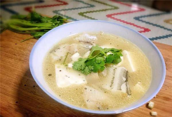 海鲜豆腐鱼煮汤的做法