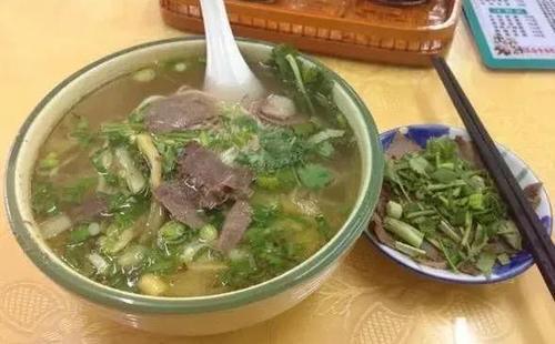 豆腐肉鸭血汤，一碗温暖身心的家常美味