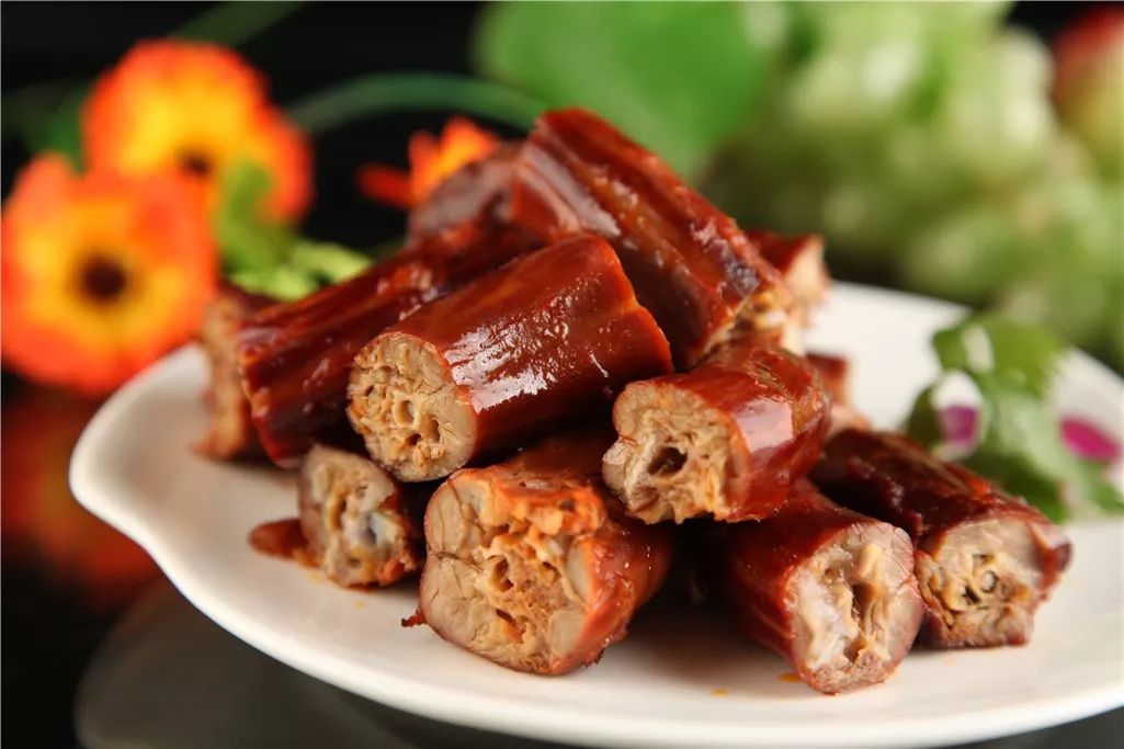 秘制甜鸭脖，传统与创新的美食碰撞