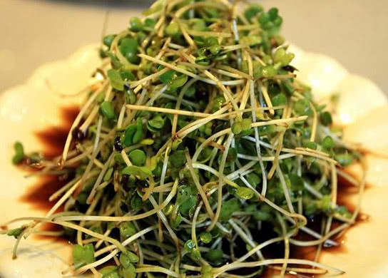 海带苗拌豆腐，清新爽口，营养满分的美味佳肴