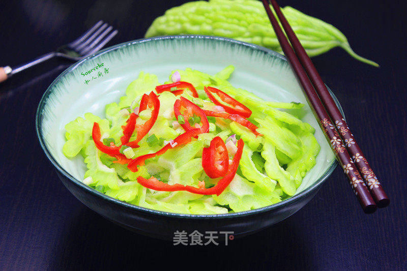 夏日爽口佳肴，凉拌萝卜丝的制作与养生功效