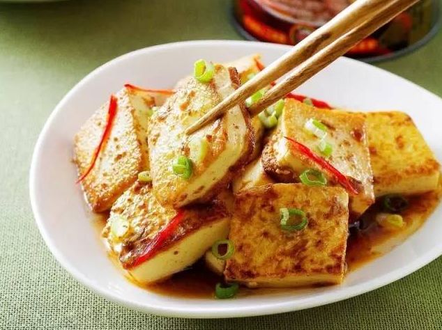 豆腐鸡蛋搭配菜花芹菜，营养美味又健康的一道家常菜