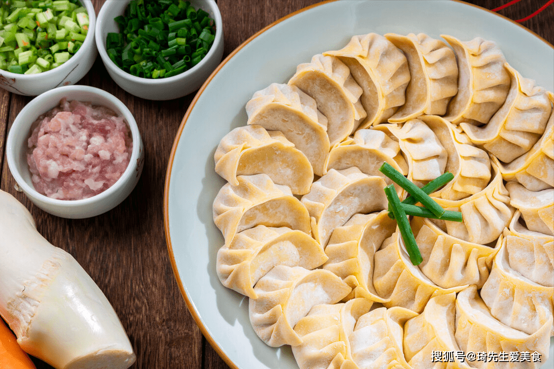 韭菜白菜饺子馅的鲜美秘诀，家常美食新体验