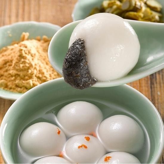 汤圆豆腐煲，温暖心灵的美食融合