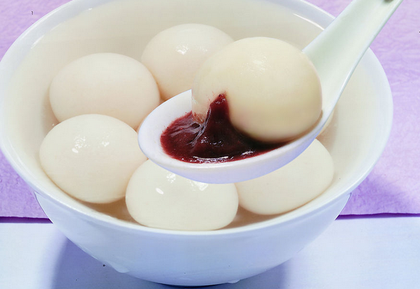 汤圆豆腐煲，温暖心灵的美食融合