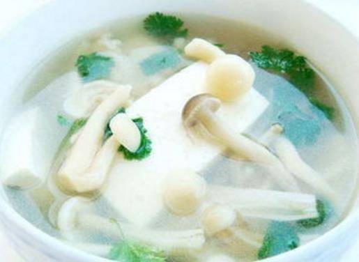 日式豆腐蘑菇煮汤，温暖心灵的美味汤品