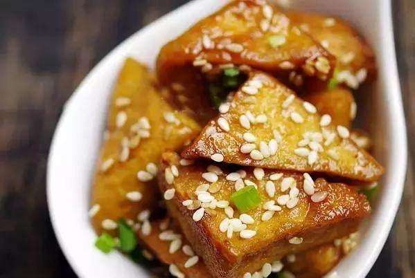 家常美味，豆角烧豆腐丸子的魅力与做法解析