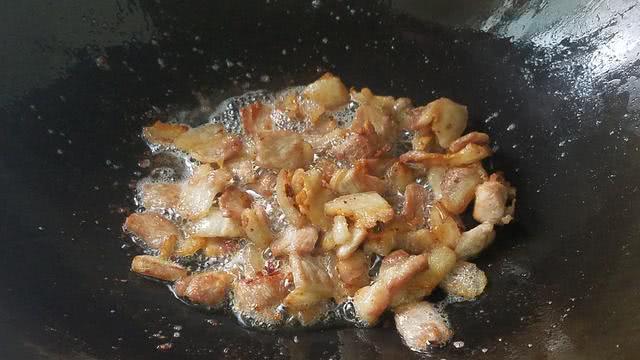 黑白豆腐焖酸菜，家常美食中的健康之道