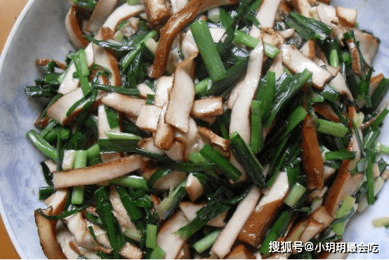 干炸韭菜炒豆腐，家常美食的鲜美变身